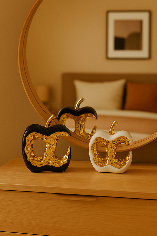 Sculpture Pomme Dorée en Céramique