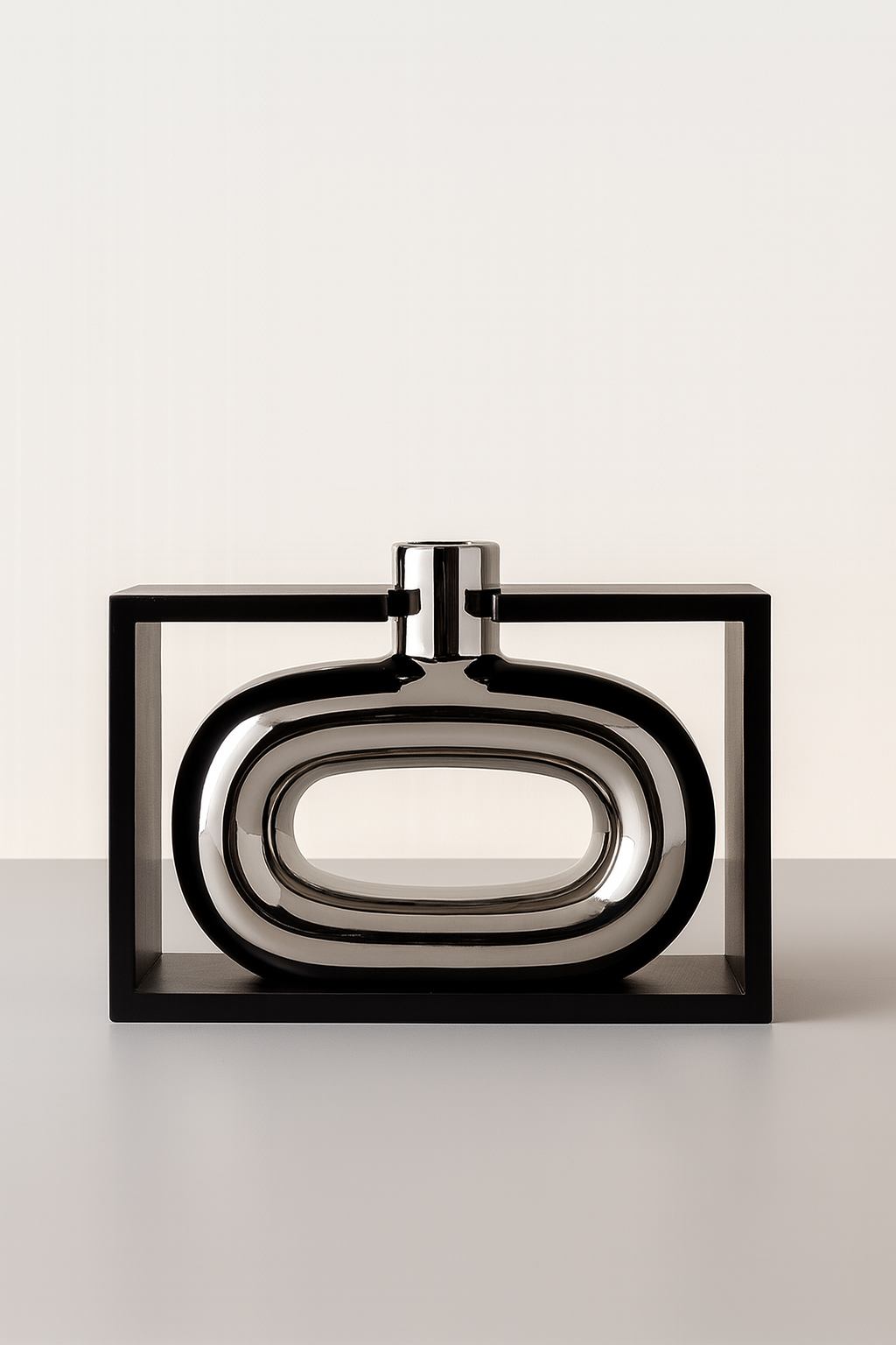 Vase en céramique argenté avec cadre creux