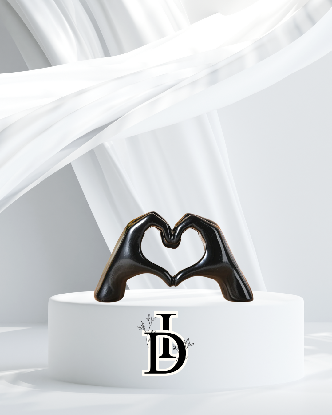 Statue Main Dorée en Forme de Cœur