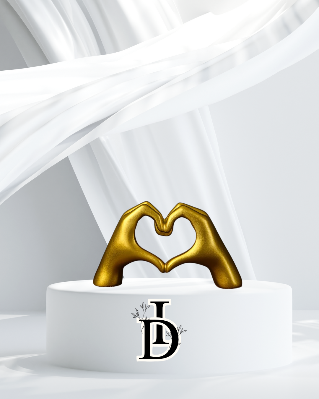 Statue Main Dorée en Forme de Cœur