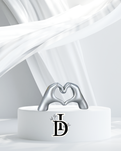 Statue Main Dorée en Forme de Cœur